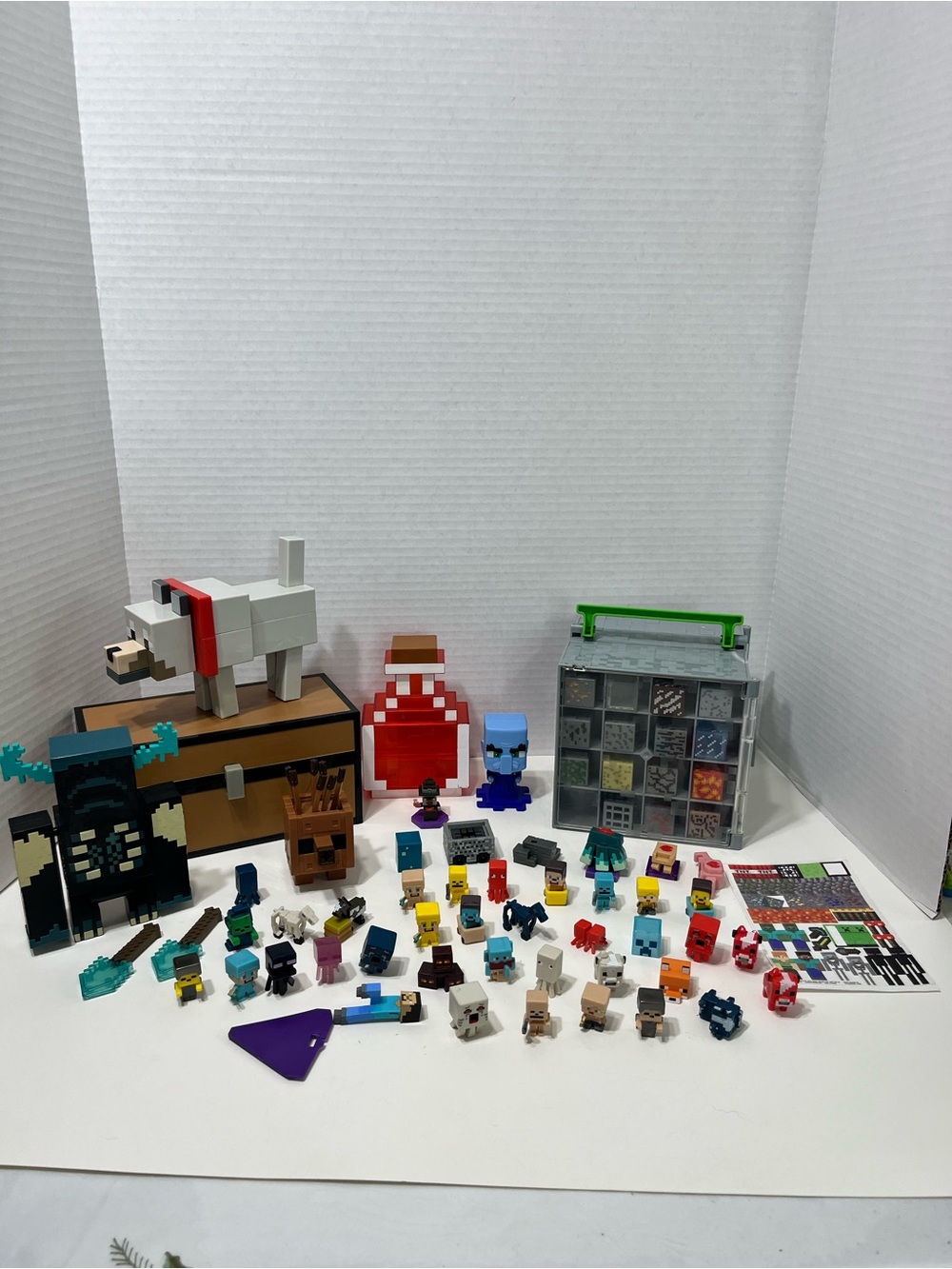 MINECRAFT Lot of figures and cases